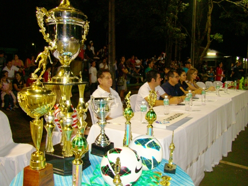 <b>Jornada brillante de inauguraci�n del torneo del trabajador y la trabajadora de la Fundacion Tes�i</b>